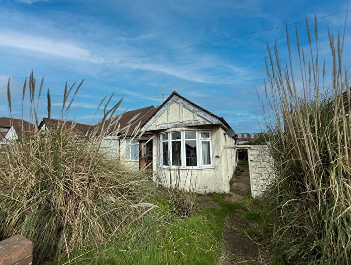 3 Bedroom Bungalow For Sale In East Rochester Way, Sidcup, Kent, DA15