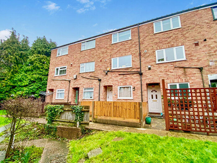 3 Bedroom Property For Sale In Chelsham Road, Warlingham, CR6