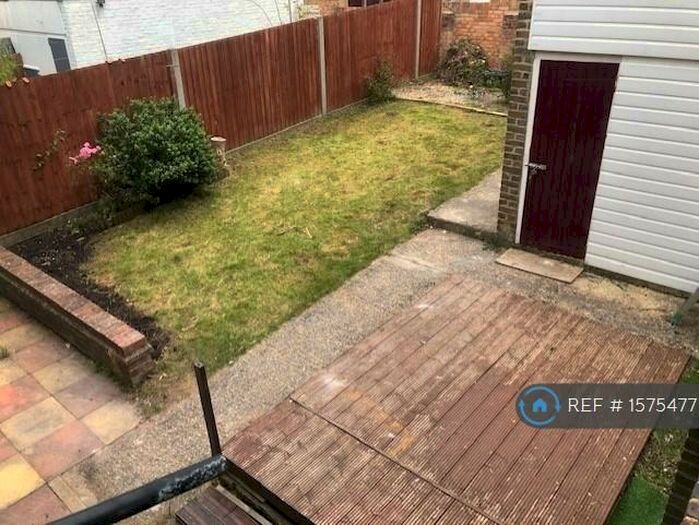 3 Bedroom End Of Terrace House To Rent In Ochil Close, Basingstoke, RG22