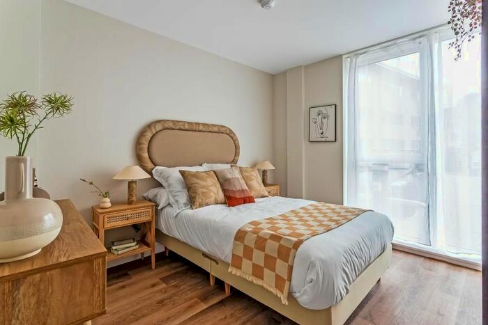 1 Bedroom Flat To Rent In Golden House, Power Close, Guildford, GU1