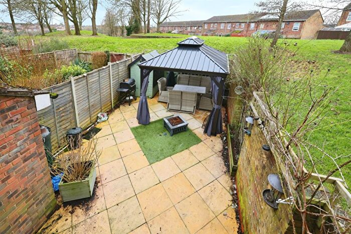 3 Bedroom End Of Terrace House For Sale In Camelot Close, Andover, SP10