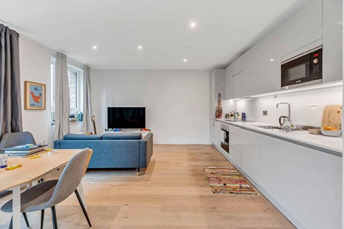 1 Bedroom Flat To Rent In Apartment, Tarling House, Walworth Square, London, SE17