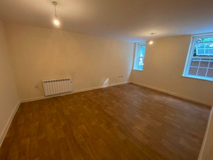 2 Bedroom Flat To Rent In Cook Street, Southampton, Hampshire, SO14