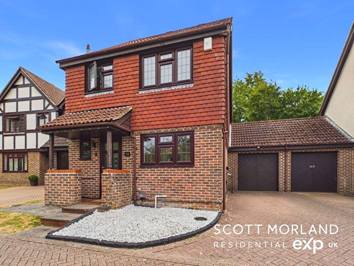 3 Bedroom Detached House For Sale In Centurion Way, Basingstoke, RG22
