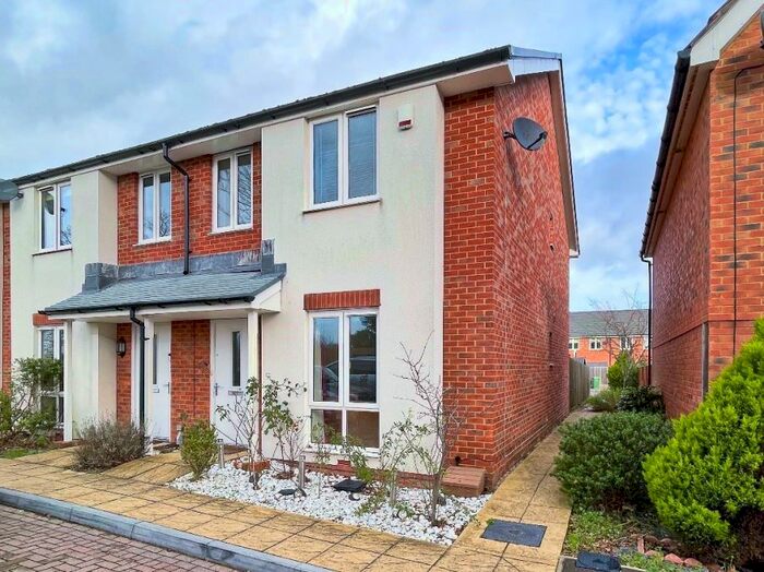 3 Bedroom Semi-Detached House To Rent In Northolt Close, Farnborough, GU14