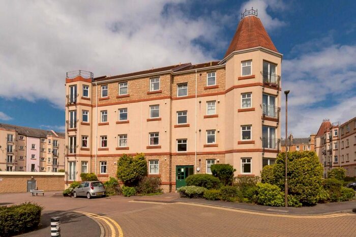 2 Bedroom Flat To Rent In , Sinclair Place, Edinburgh, EH11