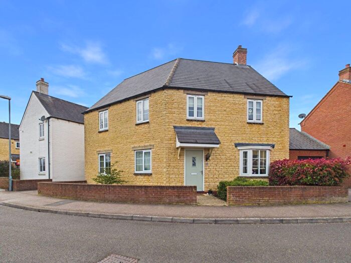 4 Bedroom Detached House For Sale In Freemans Way, Greens Norton, NN12