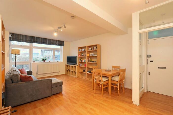 2 Bedroom Flat To Rent In Carlton Drive, London SW15