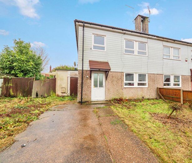 3 Bedroom Semi-Detached House For Sale In Pratt Close, Mansfield, NG19