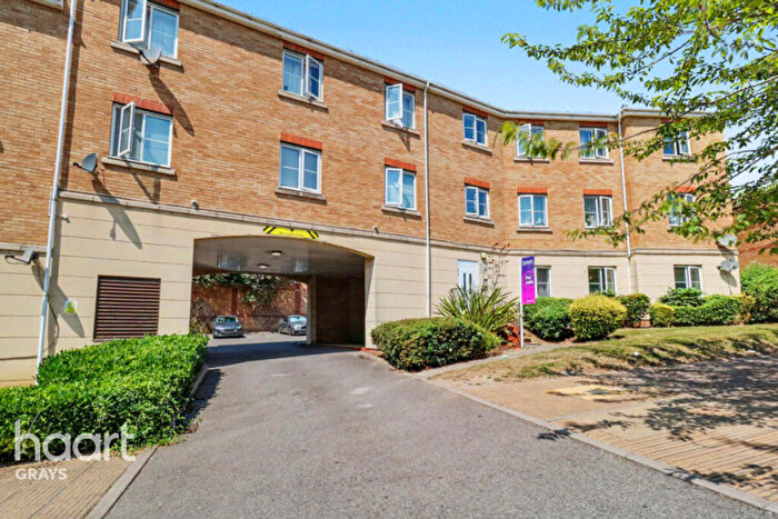 2 Bedroom Flat For Sale In Coniston Avenue, Purfleet, RM19