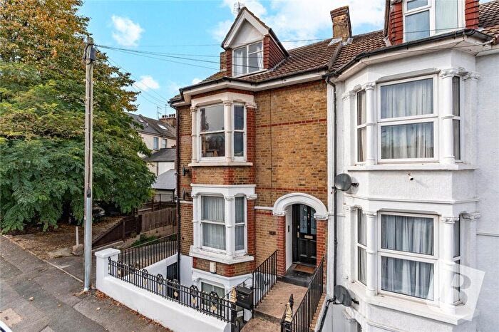 2 Bedroom Maisonette For Sale In Royal Pier Road, Gravesend, Kent, DA12