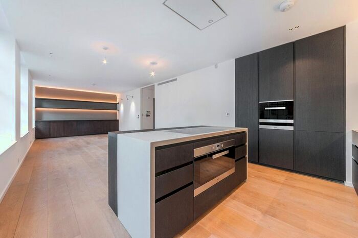 2 Bedroom Flat To Rent In Great Portland Street, Fitzrovia, London, W1W