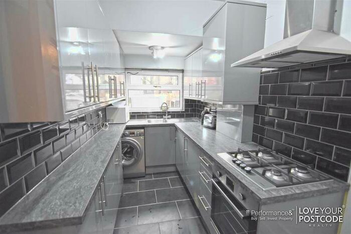 3 Bedroom Semi-Detached House To Rent In North Street, Smethwick, West Midlands, B67