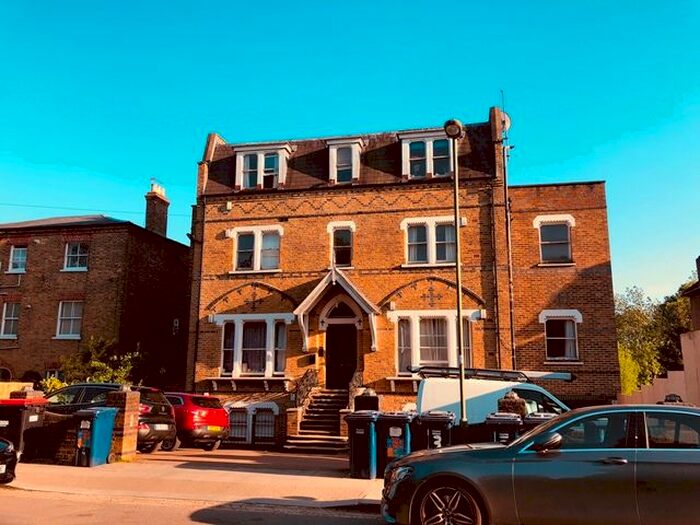 3 Bedroom Flat To Rent In Friern Park, London, N12