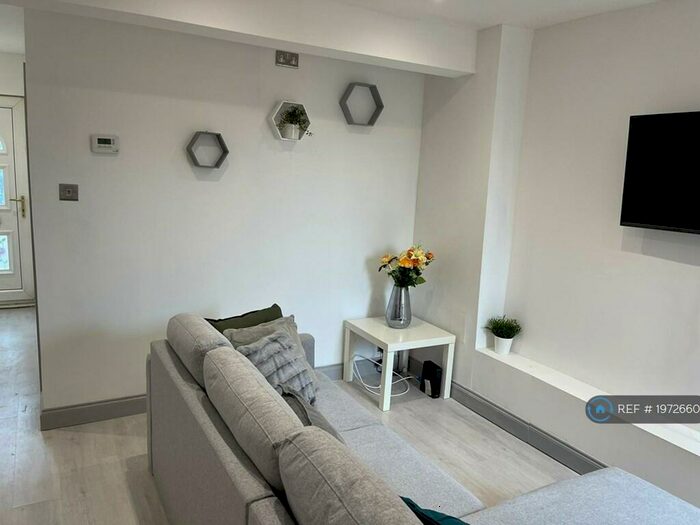 4 Bedroom Terraced House To Rent In Harwich Road, Colchester, CO4