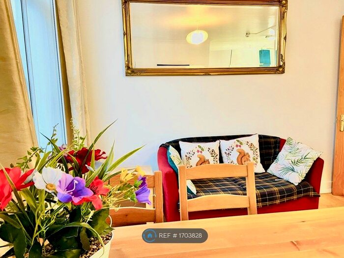 2 Bedroom Flat To Rent In King's Cross Road, London, WC1X