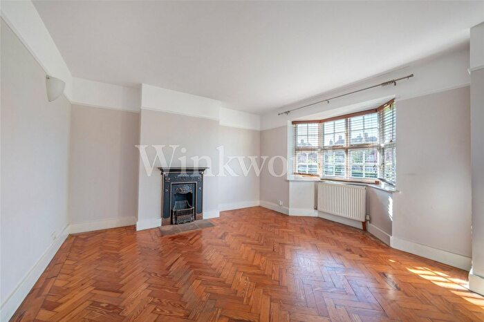 1 Bedroom Flat To Rent In Hill Top, Golders Green, London, NW11