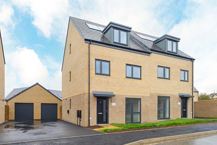 4 Bedroom Semi Detached House For Sale In The Pastures, Woodview, Grays, RM16