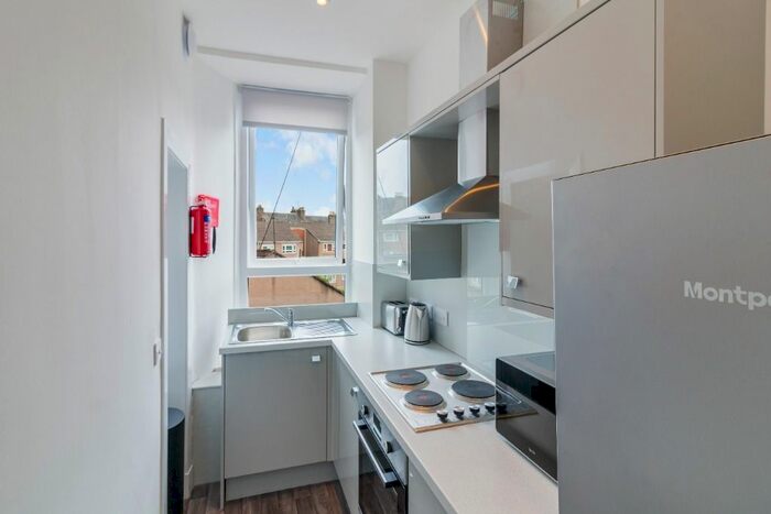 2 Bedroom Flat To Rent In Albert Street, Stobswell, Dundee, DD4