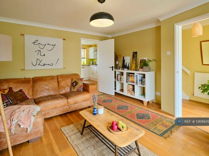 3 Bedroom Detached House To Rent In Caistor Close, Manchester, M16