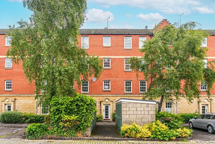 2 Bedroom Flat For Sale In Fox Street, Leith, Edinburgh, EH6