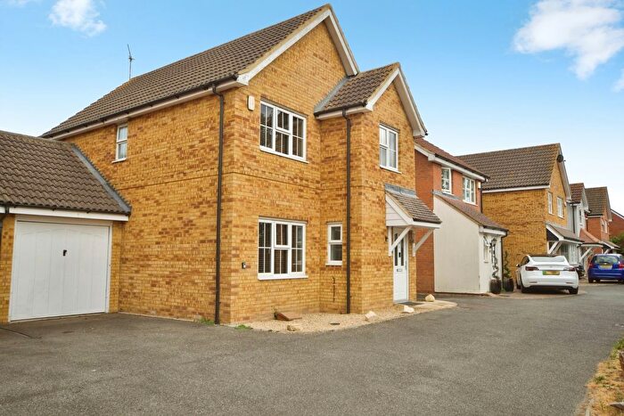 3 Bedroom Detached House For Sale In Burleigh Close, Romford, RM7