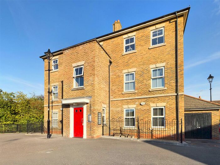 2 Bedroom Apartment To Rent In Arncott Way, Aylesbury, HP19