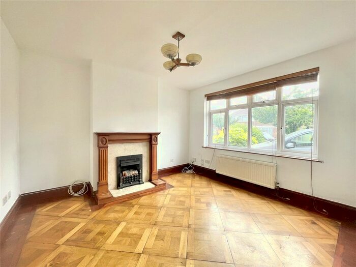 4 Bedroom Semi-Detached House To Rent In Middleton Avenue, Greenford, UB6