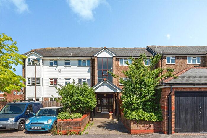 1 Bedroom Flat For Sale In St. Andrews, Bracknell, RG12