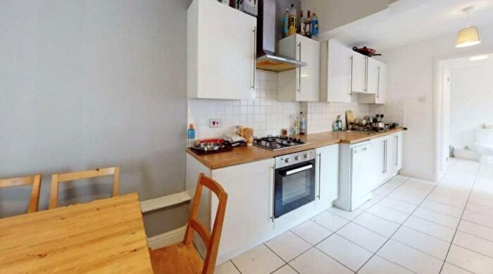 3 Bedroom Flat To Rent In Cyprus Ave, London, N3