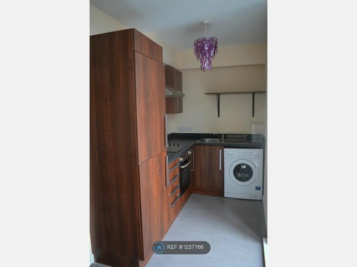 2 Bedroom Flat To Rent In Rochdale, Rochdale OL16
