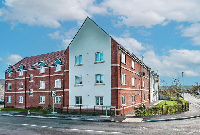 2 Bedroom Flat For Sale In Roman Place, Westbury, BA13