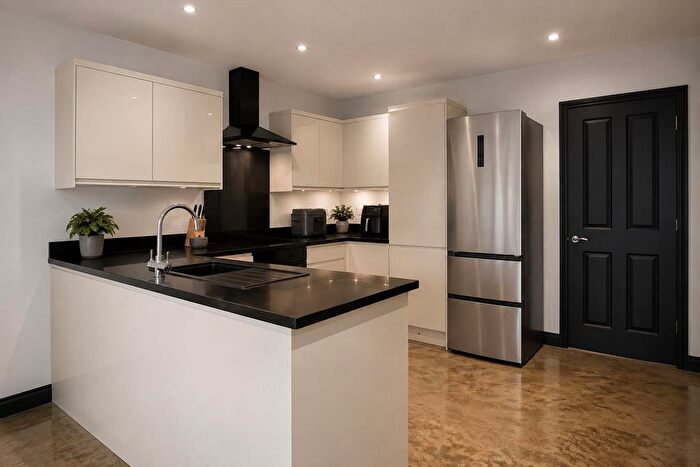3 Bedroom Terraced House For Sale In Junction Road, Northampton, NN2