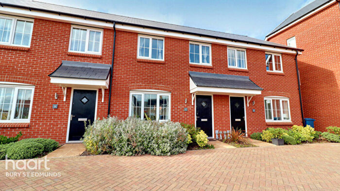 3 Bedroom Terraced House For Sale In Waites Close, Bury St Edmunds, IP32