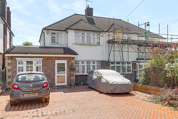 4 Bedroom Semi-Detached House For Sale In Sewardstone Road, Waltham Abbey, EN9