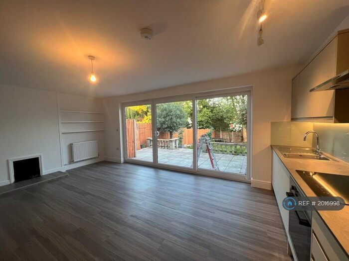 3 Bedroom Semi-Detached House To Rent In Neeld Crescent, London, NW4