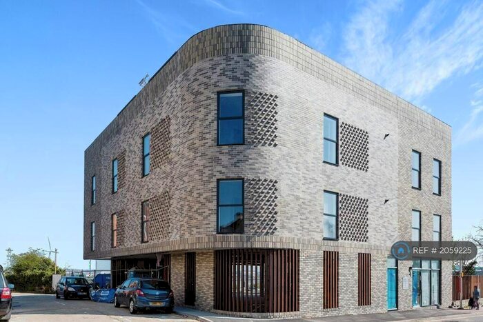 2 Bedroom Flat To Rent In Gravesend, Dartford - Kent, DA11