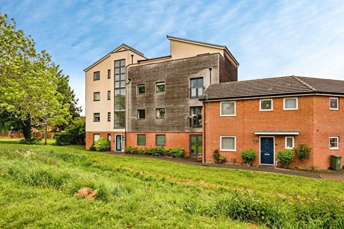 2 Bedroom Flat For Sale In Quercetum Close, Aylesbury, HP19
