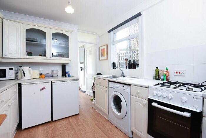1 Bedroom Flat To Rent In Strathblaine Road, Battersea, London, SW11
