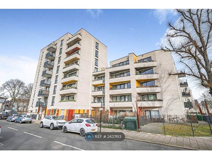 1 Bedroom Flat To Rent In St. James's Crescent, London, SW9
