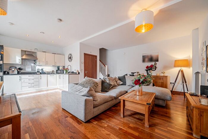 2 Bedroom Maisonette For Sale In Cyrus Field Street, Greenwich, SE10
