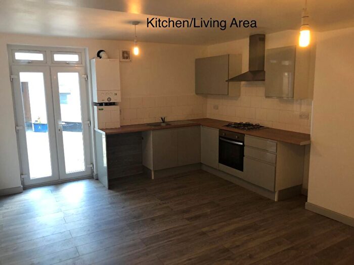 2 Bedroom Flat To Rent In Hill Street, Stoke-On-Trent, ST4