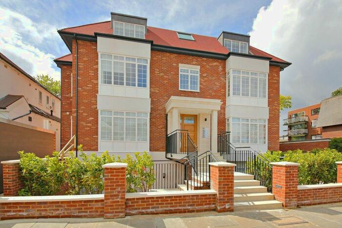 2 Bedroom Flat To Rent In Beechcroft Avenue, Golders Green, NW11