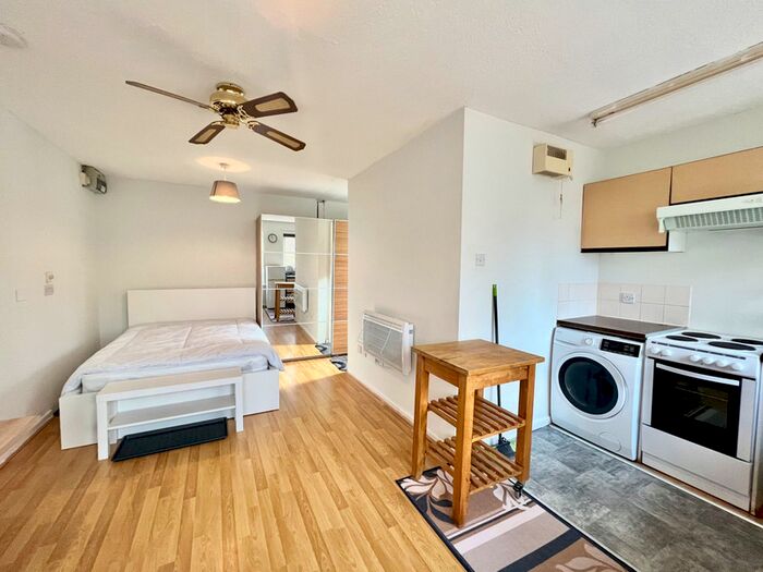 1 Bedroom Flat To Rent In Leighton Avenue, Loughborough, LE11