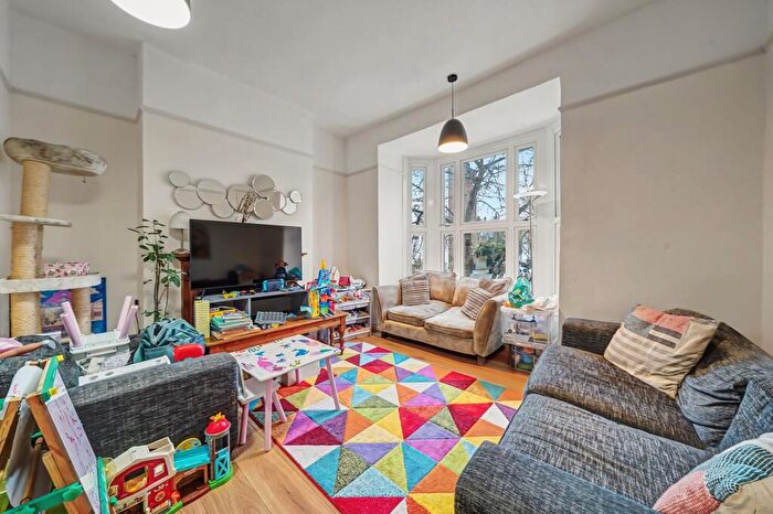 3 Bedroom Apartment To Rent In Grafton Terrace, London, NW5