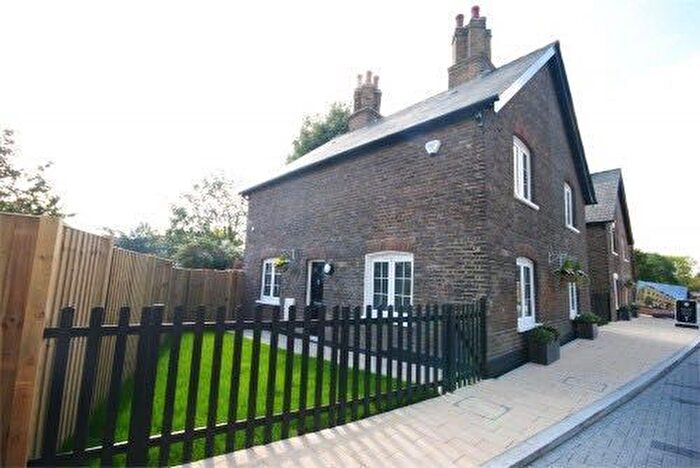 2 Bedroom Semi Detached House To Rent In Brewery Lane, Twickenham, TW1