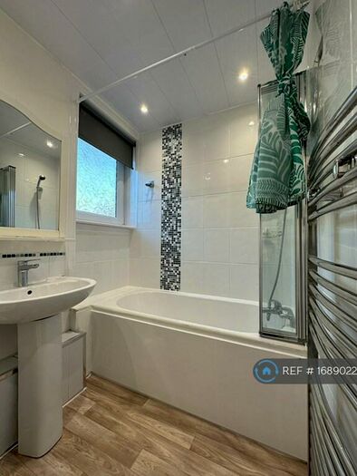 3 Bedroom Flat To Rent In Croftpark Avenue, Glasgow, G44