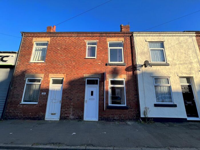 2 Bedroom Terraced House To Rent In Maltkiln Lane, Castleford, WF10