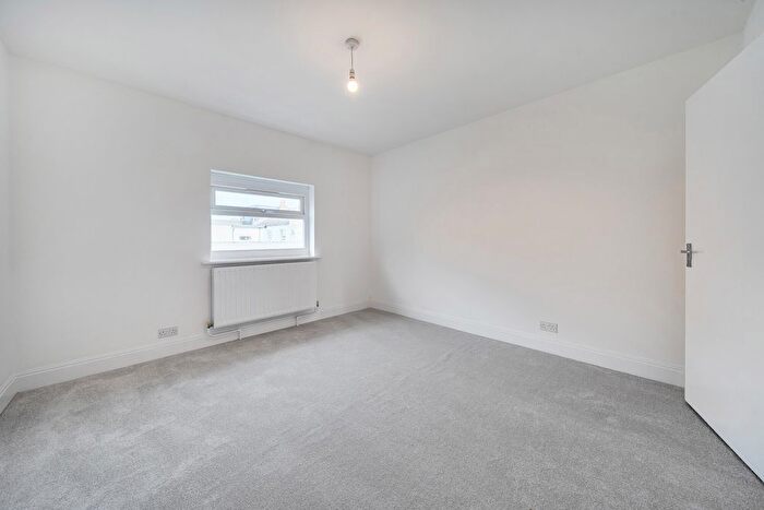 2 Bedroom Flat For Sale In High Street, London, SE20