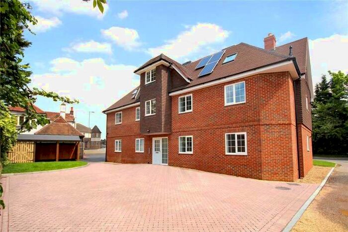 2 Bedroom Apartment To Rent In Old Woking, GU22